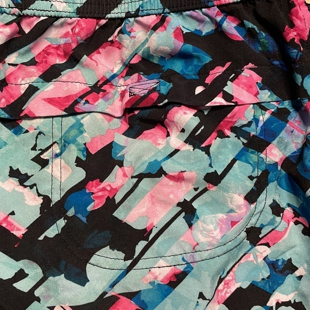 Fabletics shorts - Picture 3 of 7